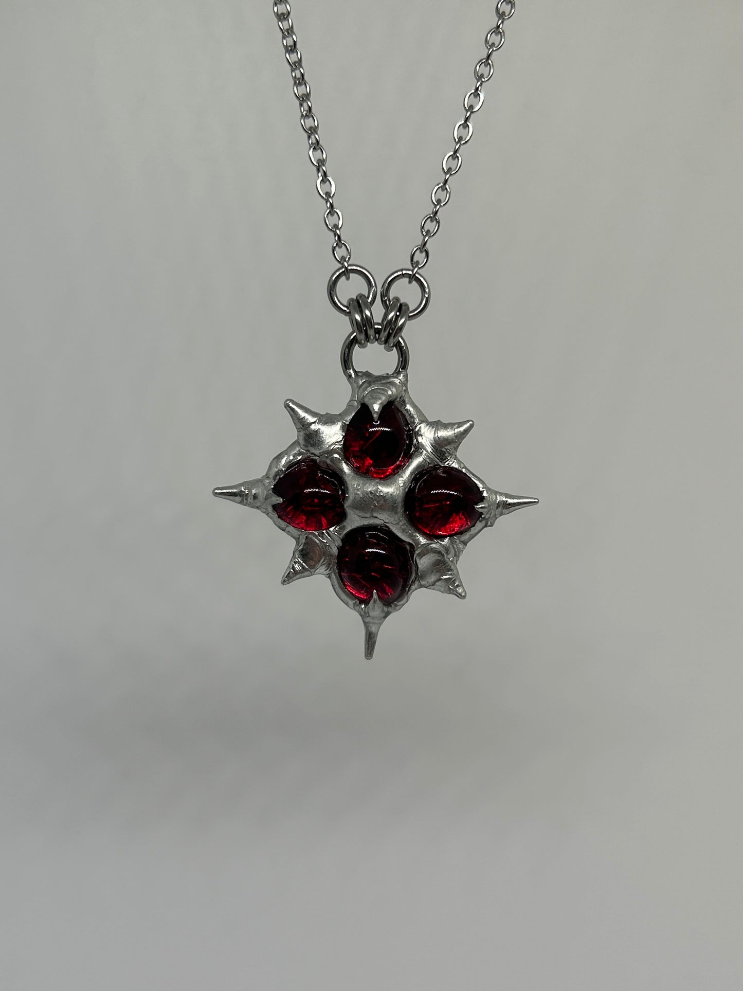 Mages Compass 🧙‍♂️ green or red Fixed Spiky  Stainless Steel Necklace